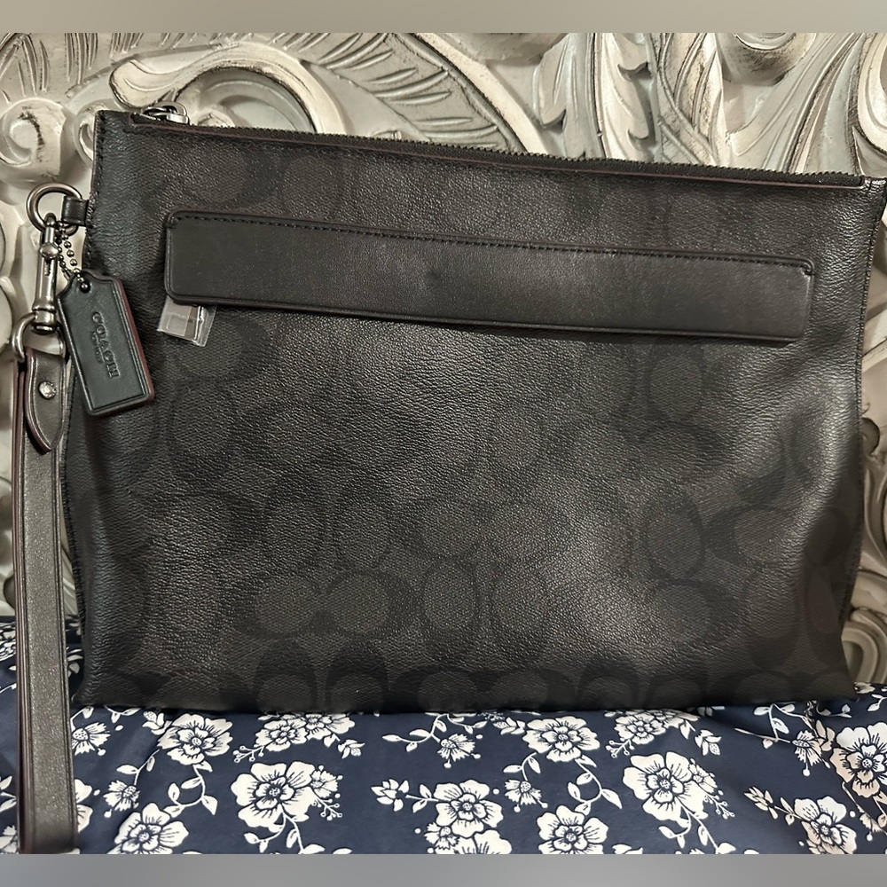 Coach Men’s Essential Pouch